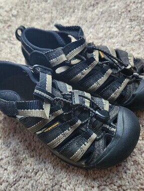 KERN Kids Waterproof Outdoor Sport Sandals - Black and Tan
